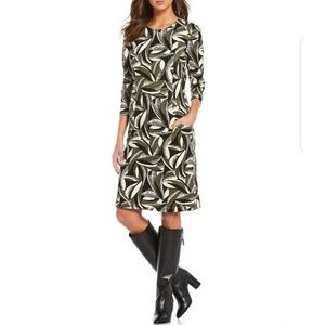 J. McLaughlin Catalyst Pop Feather Leaf Print  Sheath Shift Dress, XS